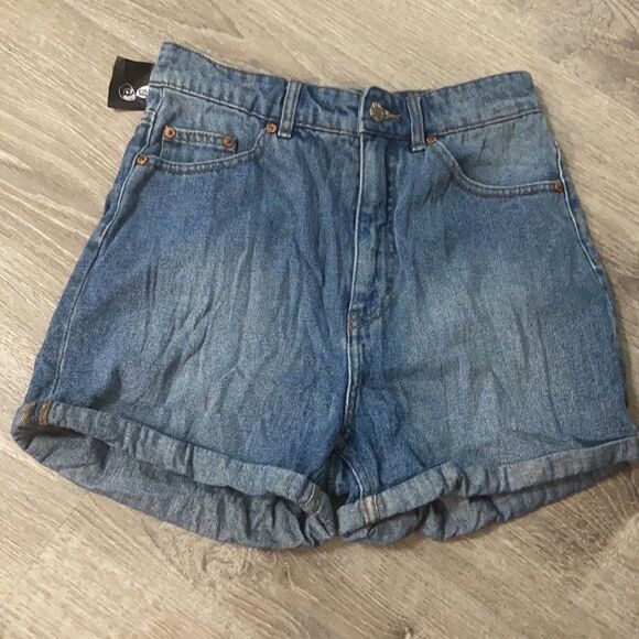 Cheap Monday - Donna Fans Shorts BluE - Picture 2 of 6